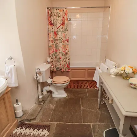 Holiday home Snape Castle Under Croft And Gardens *