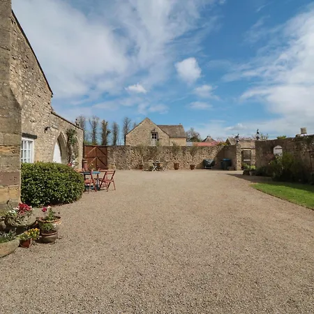 Snape Castle Under Croft And Gardens Holiday home