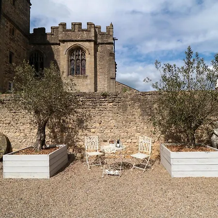 Snape Castle Under Croft And Gardens Holiday home *