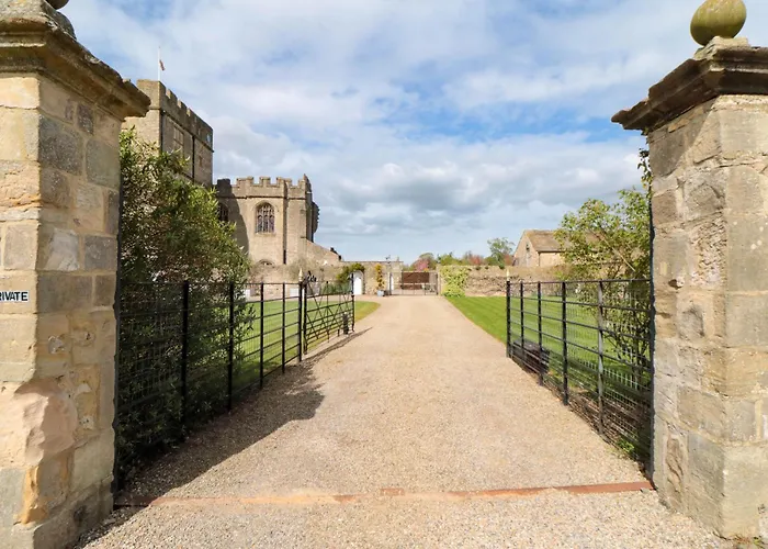 Snape Castle Under Croft And Gardens Ferienhaus Bedale
