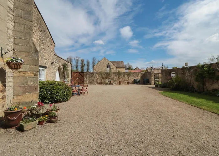 Snape Castle Under Croft And Gardens Ferienhaus