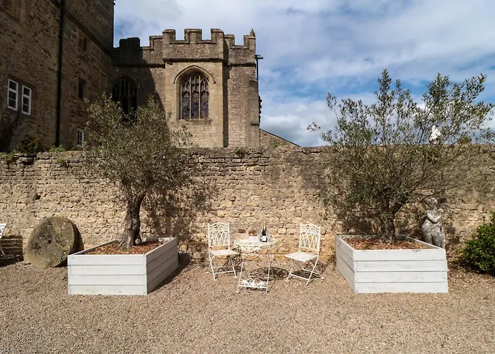 Snape Castle Under Croft And Gardens Ferienhaus *