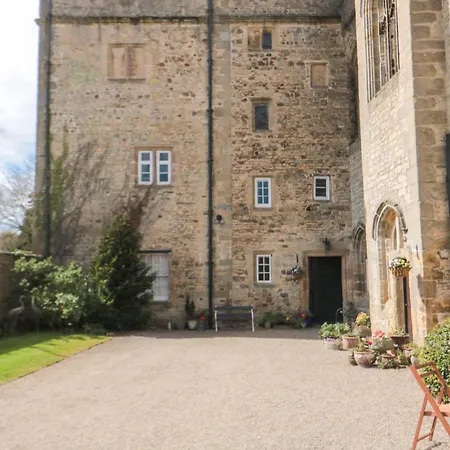 펜션 Snape Castle Under Croft And Gardens 비데일