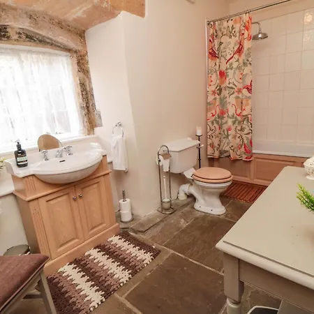 Snape Castle Under Croft And Gardens 펜션